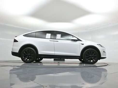 Used 2022 Tesla Model X image 43