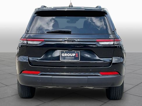 Used 2024 Jeep Grand Cherokee Altitude AWD/4WD image 5