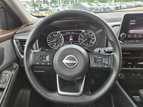 Used 2023 Nissan Rogue SV AWD/4WD image 15