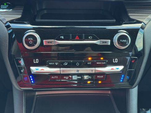 Used 2021 Ford Explorer Limited w/ Equipment Group 301A image 30