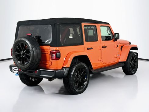 Used 2023 Jeep Wrangler Unlimited Sahara w/ Cold Weather Group AWD/4WD image 15