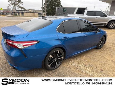 Used 2020 Toyota Camry XSE image 3