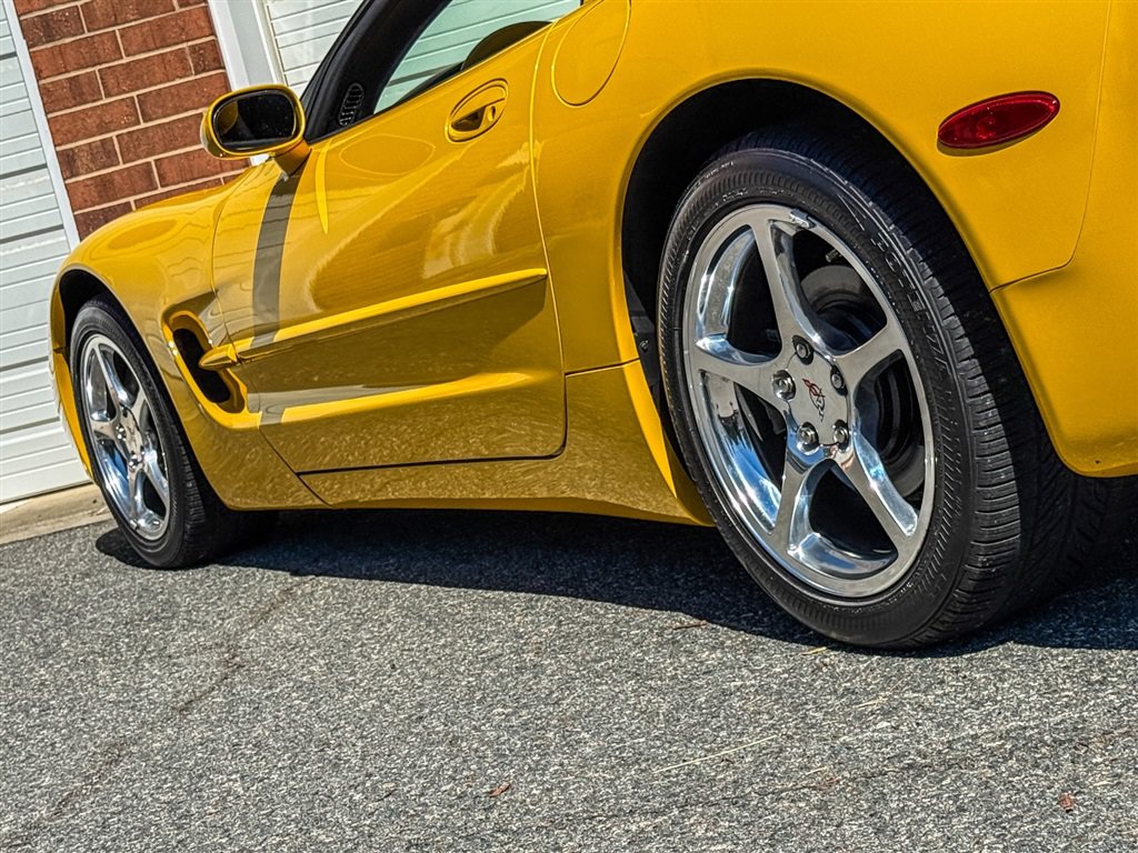 Used 2003 Chevrolet Corvette Coupe w/ Preferred Equipment Group RWD image 25