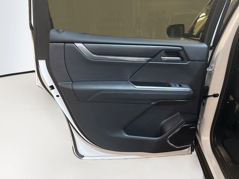 Used 2025 GMC Acadia Elevation image 25