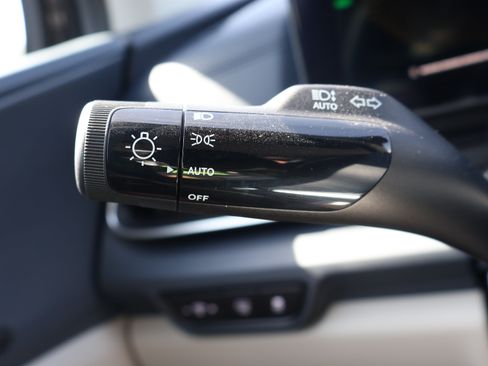 Used 2025 Kia Carnival EX FWD image 39