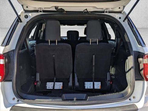 Used 2019 Ford Explorer XLT image 6