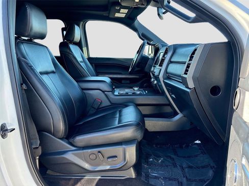 Used 2021 Ford Expedition XLT image 32