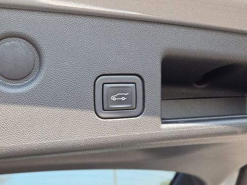 Used 2023 Chevrolet Equinox LT image 31