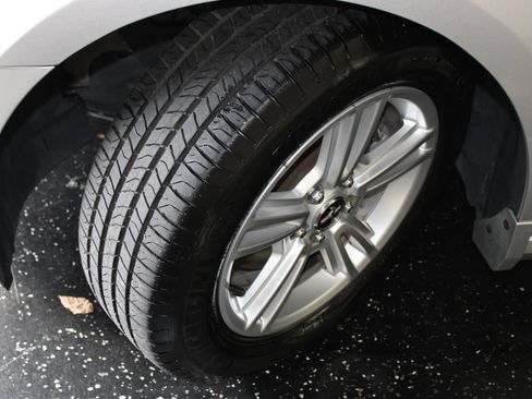 Used 2013 Ford Mustang Coupe RWD image 31