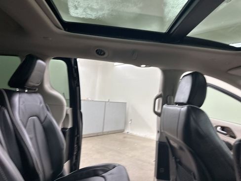 Used 2022 Chrysler Pacifica Limited image 24