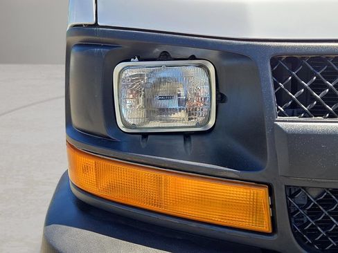 Used 2012 Chevrolet Express 1500 RWD image 12