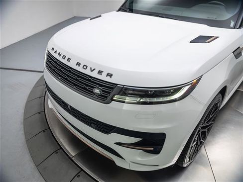 Used 2025 Land Rover Range Rover Sport Dynamic SE AWD/4WD image 9