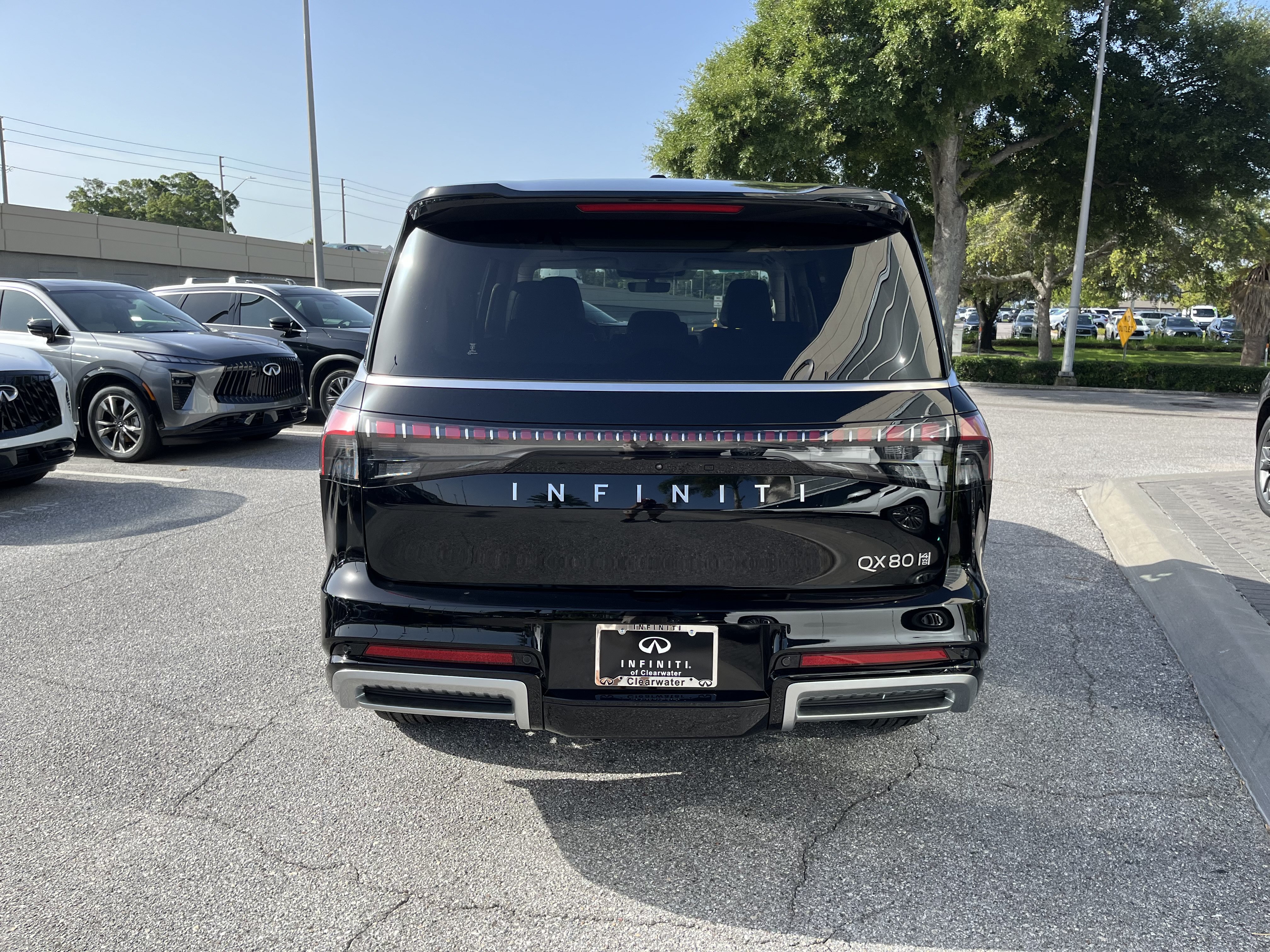 Certified 2026 INFINITI QX80 Luxe w/ Cargo Package AWD/4WD image 7
