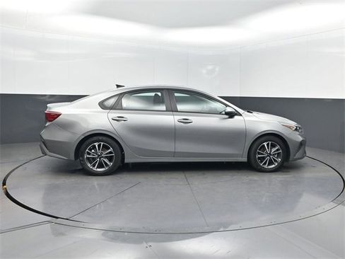 Used 2022 Kia Forte LXS image 29