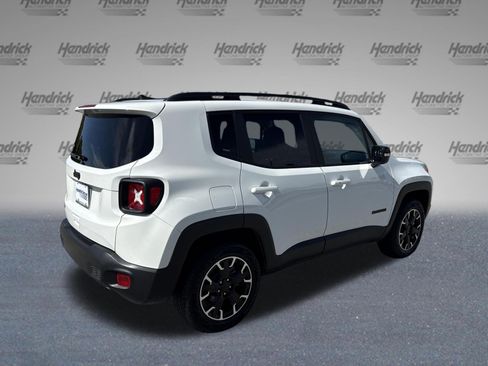 Used 2023 Jeep Renegade Latitude AWD/4WD image 9