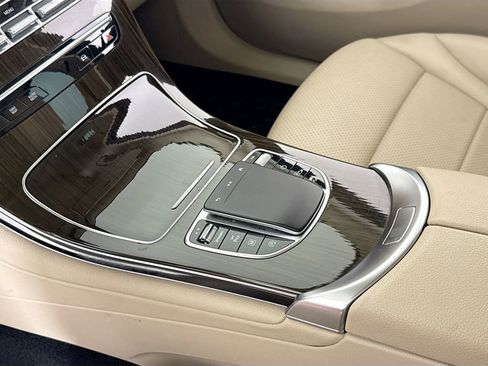 Used 2021 Mercedes-Benz GLC 300 image 21