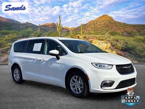 Used 2023 Chrysler Pacifica Touring-L FWD image 1