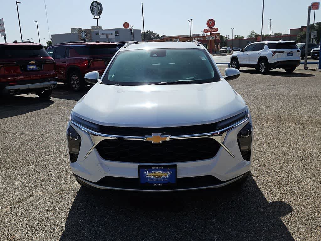 Used 2025 Chevrolet Trax LT FWD image 3