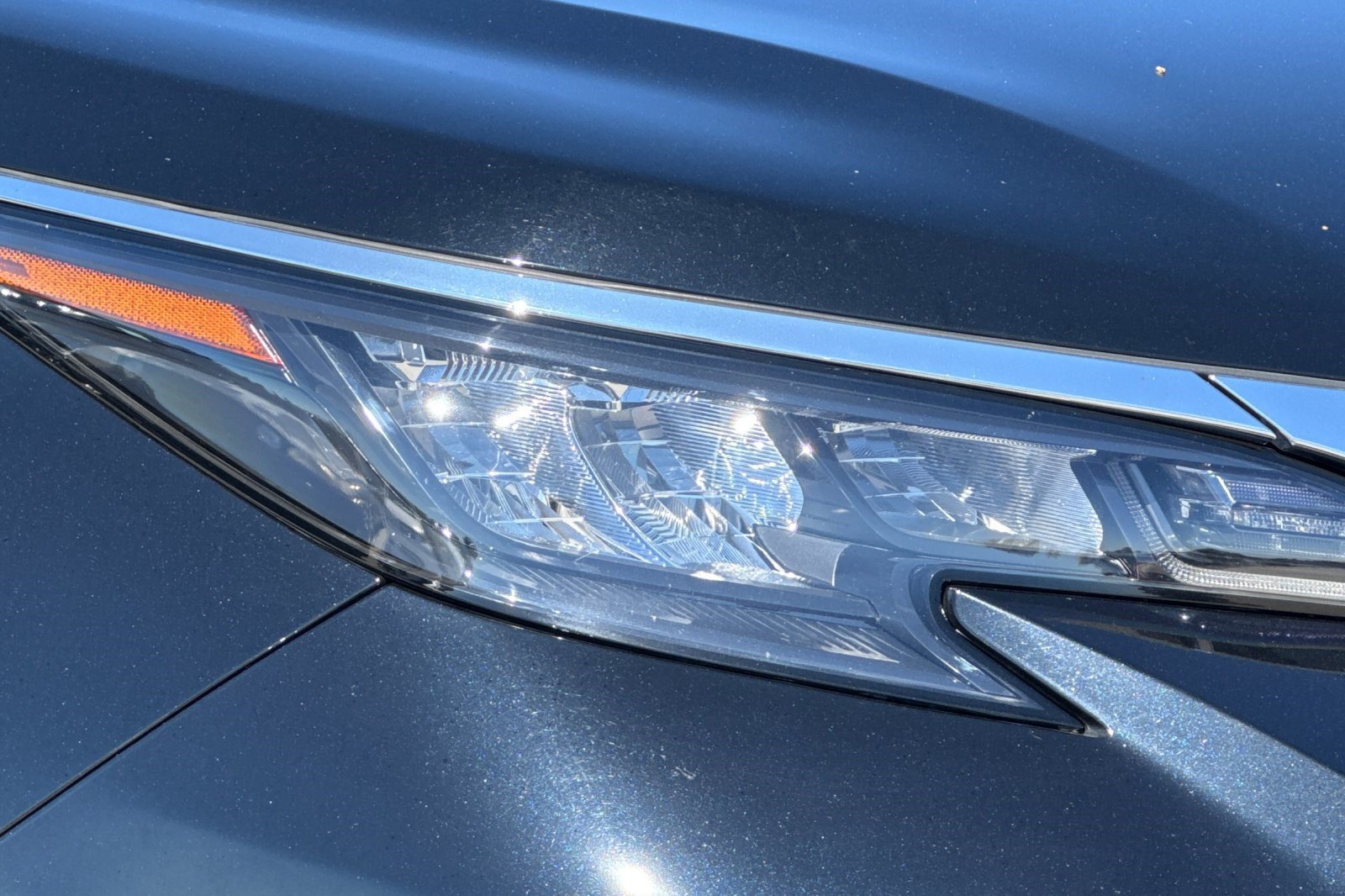 Used 2025 Toyota Sienna XLE FWD image 12
