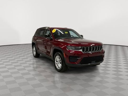 Used 2024 Jeep Grand Cherokee Laredo X image 2