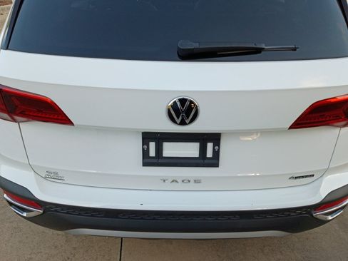 Used 2023 Volkswagen Taos SE w/ Panoramic Sunroof Package AWD/4WD image 18