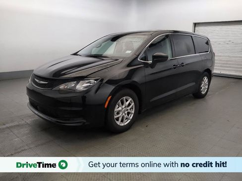 Used 2023 Chrysler Voyager LX FWD image 1
