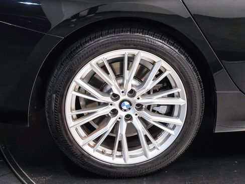 Used 2024 BMW 330i Sedan w/ Convenience Package RWD image 11