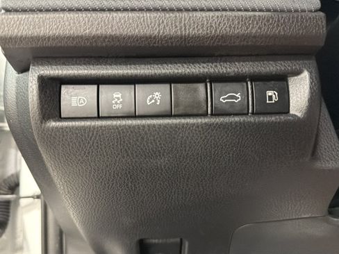 Used 2025 Toyota Camry SE FWD image 19