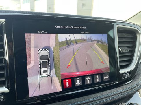 Used 2021 Chrysler Pacifica Touring-L w/ Premium & Safety Sphere Group image 27