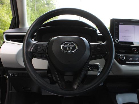 Used 2022 Toyota Corolla LE w/ Carpet Mat Package (TMS) FWD image 9