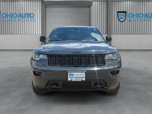 Used 2018 Jeep Grand Cherokee Laredo AWD/4WD image 2