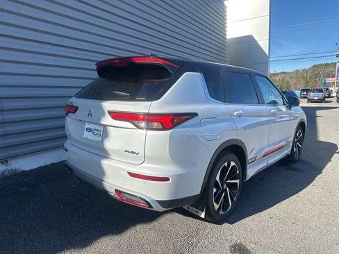 Used 2023 Mitsubishi Outlander Ralliart image 3