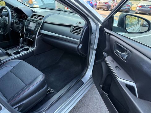 Used 2016 Toyota Camry SE w/ Moonroof Package image 14