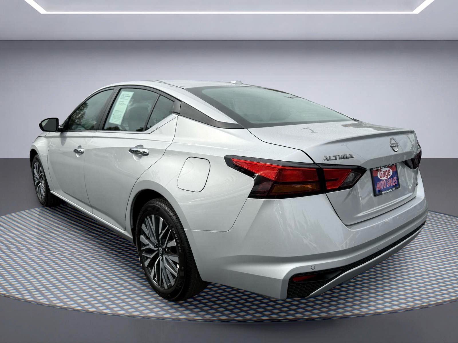 Used 2025 Nissan Altima 2.5 SV AWD/4WD image 4