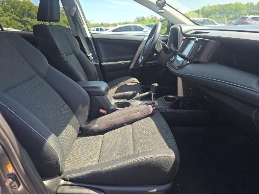 Used 2016 Toyota RAV4 XLE w/ Convenience Package FWD image 4