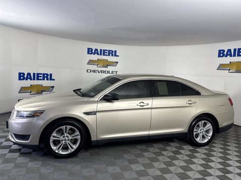 Used 2017 Ford Taurus SE image 2