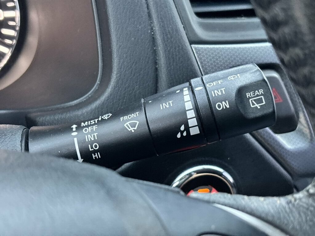 Used 2018 Nissan Pathfinder SL FWD image 34
