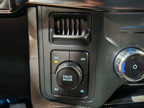 Used 2022 Ford F150 Lariat w/ Equipment Group 502A High image 39