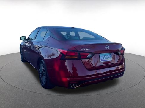 Used 2025 Nissan Altima 2.5 SV image 11