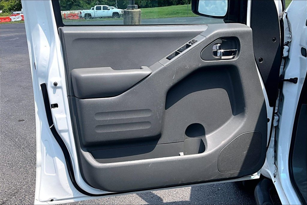Used 2020 Nissan Frontier 2WD Crew Cab image 23