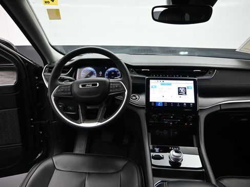 Used 2024 Jeep Grand Cherokee Limited w/ Black Appearance Package AWD/4WD image 19