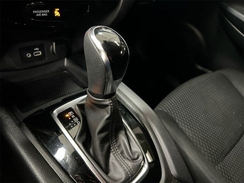 Used 2020 Nissan Rogue Sport S image 16