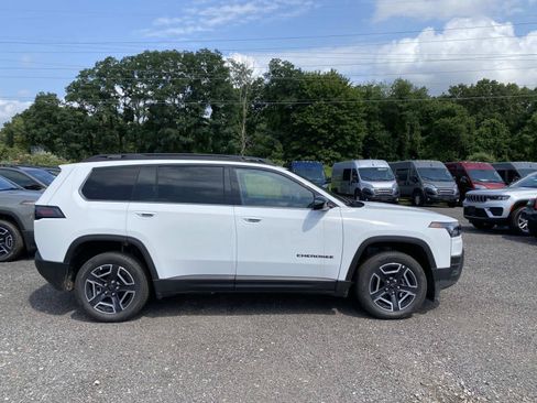 New 2026 Jeep Cherokee Laredo AWD/4WD image 2