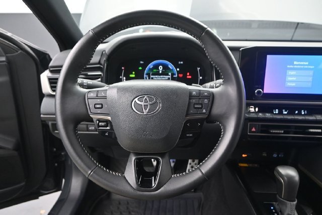 Used 2025 Toyota Camry SE w/ Convenience Package FWD image 5