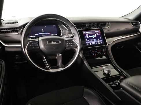 Used 2022 Jeep Grand Cherokee Altitude image 2