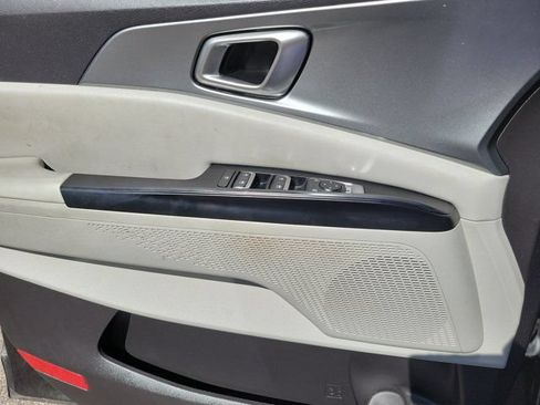 Used 2023 Kia Carnival LX FWD image 14