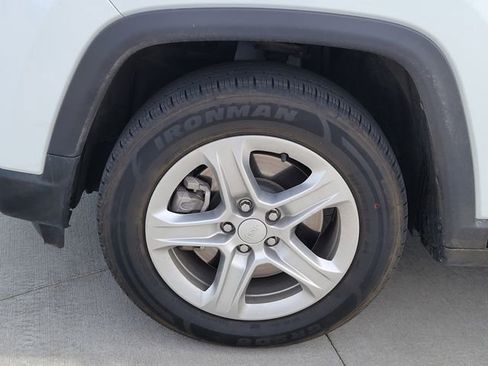 Used 2024 Jeep Compass Latitude AWD/4WD image 13