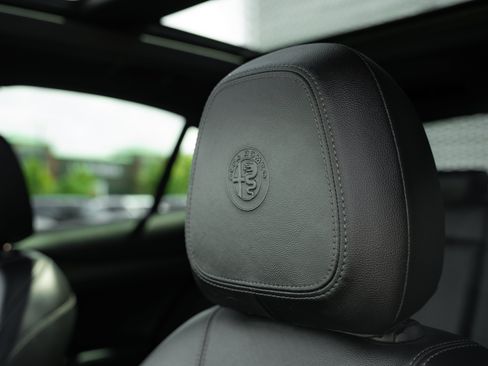 Used 2022 Alfa Romeo Stelvio Ti AWD/4WD image 23