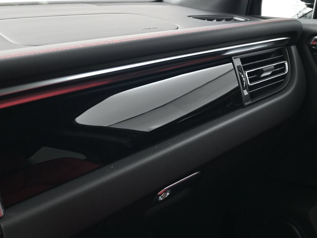 Certified 2026 Porsche Macan AWD/4WD image 23