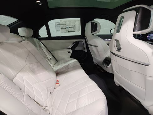 New 2026 BMW 760i xDrive w/ Executive Package AWD/4WD image 27